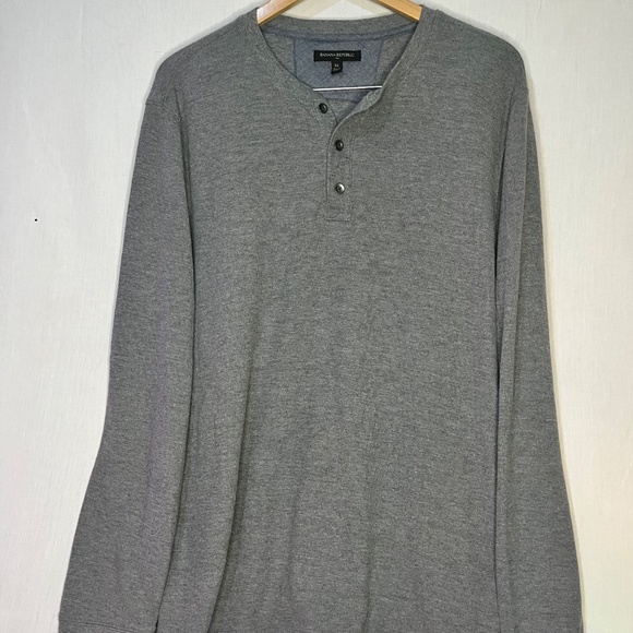 Men's Banana Republic Long Sleeve Henley Knitted Shirt - Picture 2 of 5